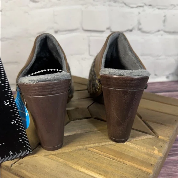 Muk Luks Gray and Brown Knit Heeled Clogs Nordic Print faux fur lined - Picture 3 of 11